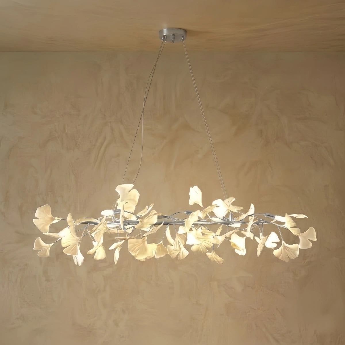 Moderner Ginkgo-Kronleuchter – Deckenleuchte mit Keramikblüten in Gold für das Esszimmer
