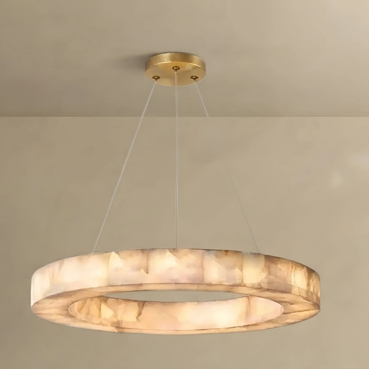 Moderner Alba Alabaster Ring Kronleuchter -- Goldene Akzente für das Wohnzimmer