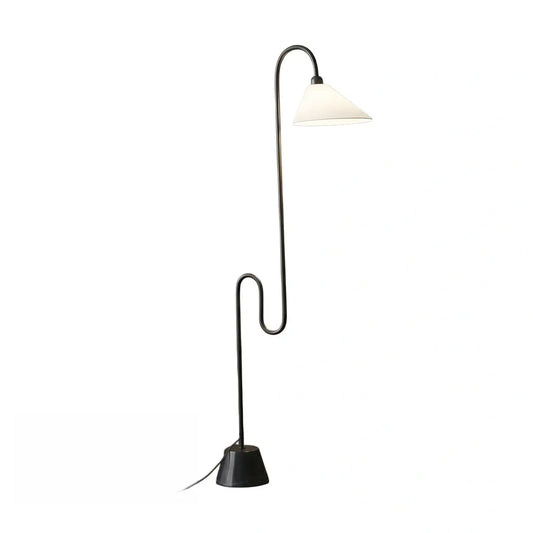 Velora Postmoderne Schwarze Stehlampe – Metallfuß mit Stoffschirm für Schlafzimmer