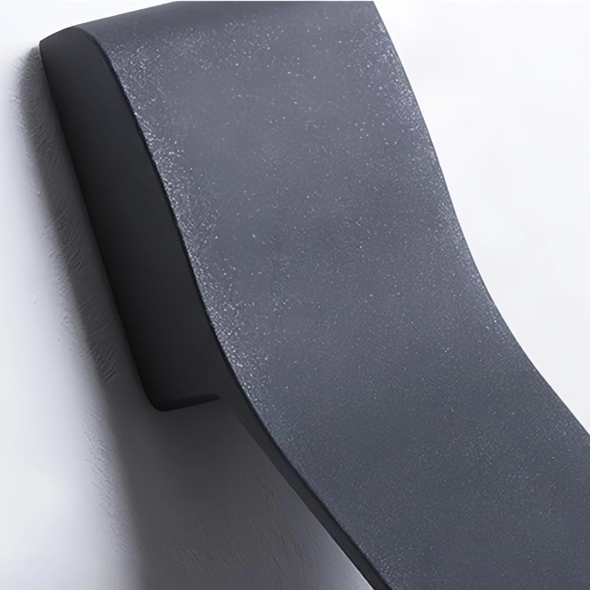 Arcato Moderne, geneigte, lineare Außenwandleuchte – Schwarze Metallleuchte für Außenwände