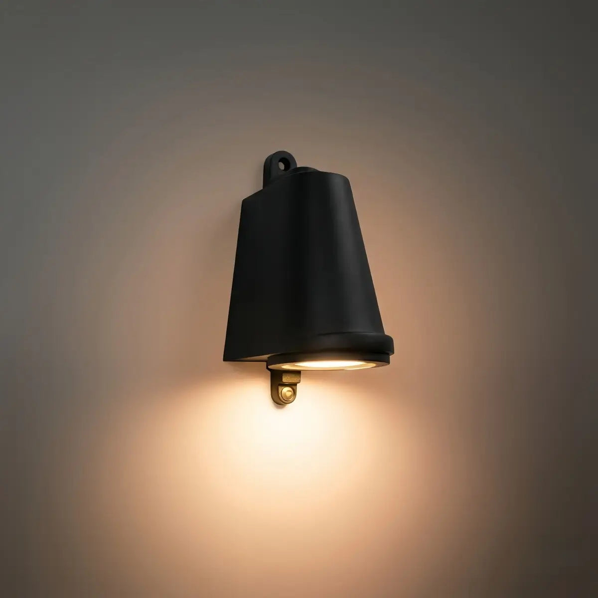 Modern_Conical_Outdoor_Wall_Lamp