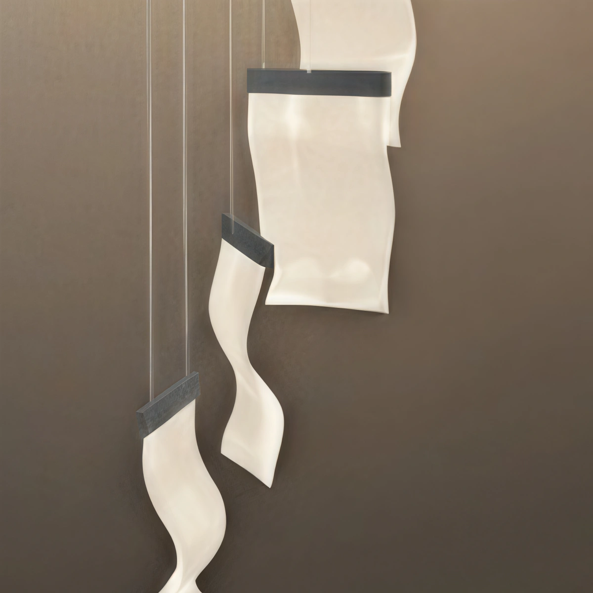 Excelis Royal Blätter-Kronleuchter – Acryl in Metallic-Gold oder Schwarz-Esche