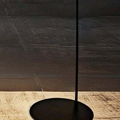 Velora Moderne runde Stehlampe – Minimalistisches Design aus schwarzem Metall für das Wohnzimmer 