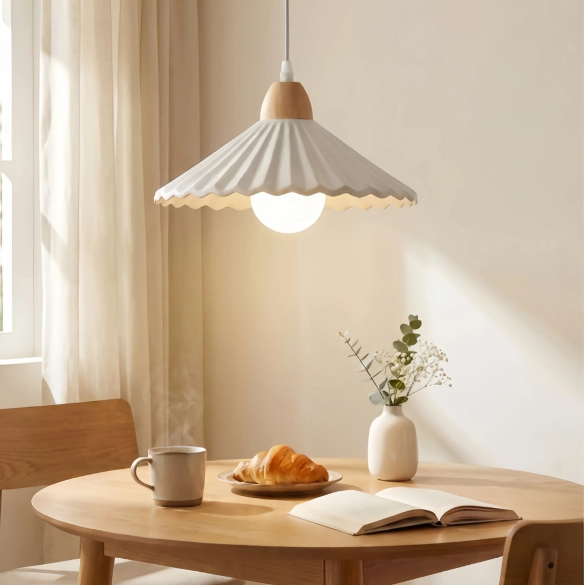 Moderne Pendelleuchte Crema aus Holz und Glas – Brauner konischer Schirm für das Esszimmer