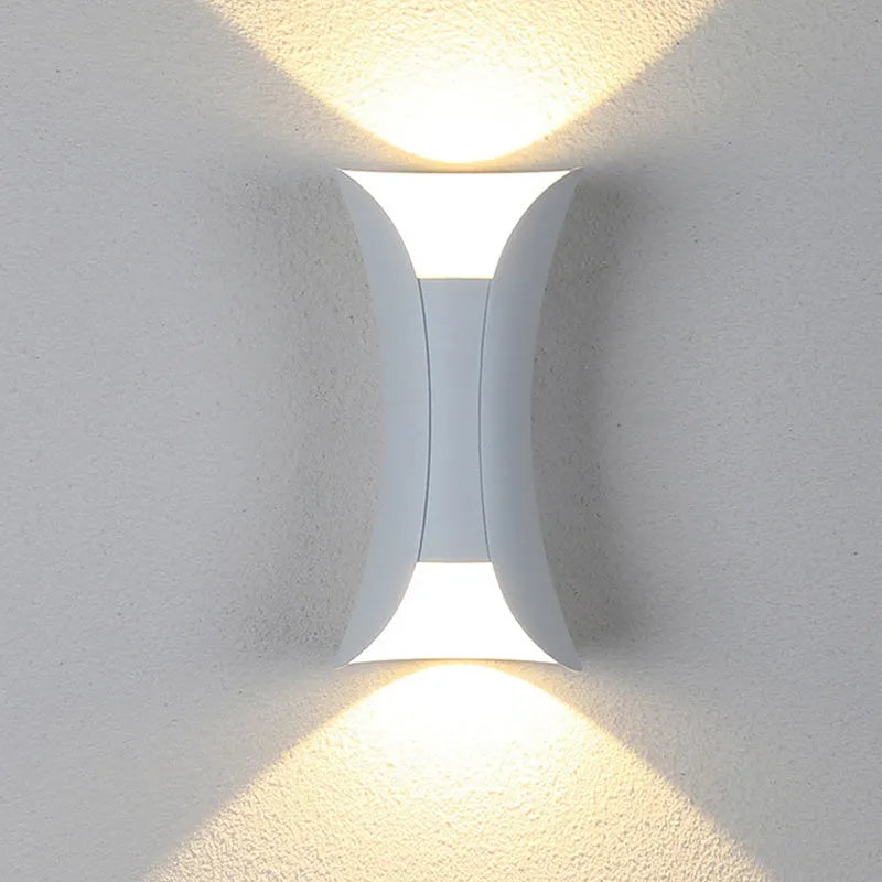 Irondale Moderne Gebogene LED-Außenwandleuchte – Wandmontierte Leuchte für Hof/Terrasse