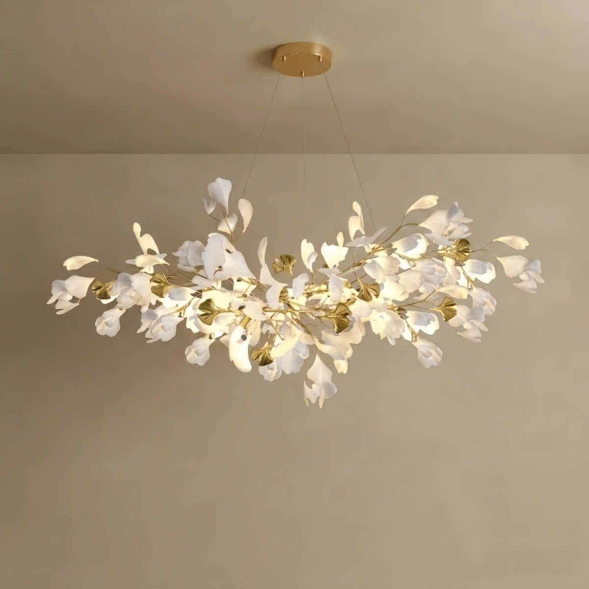 Excelis Art-Deco-Kronleuchter in Weiß – Metall/Acryl, Ginkgo-Design für das Wohnzimmer