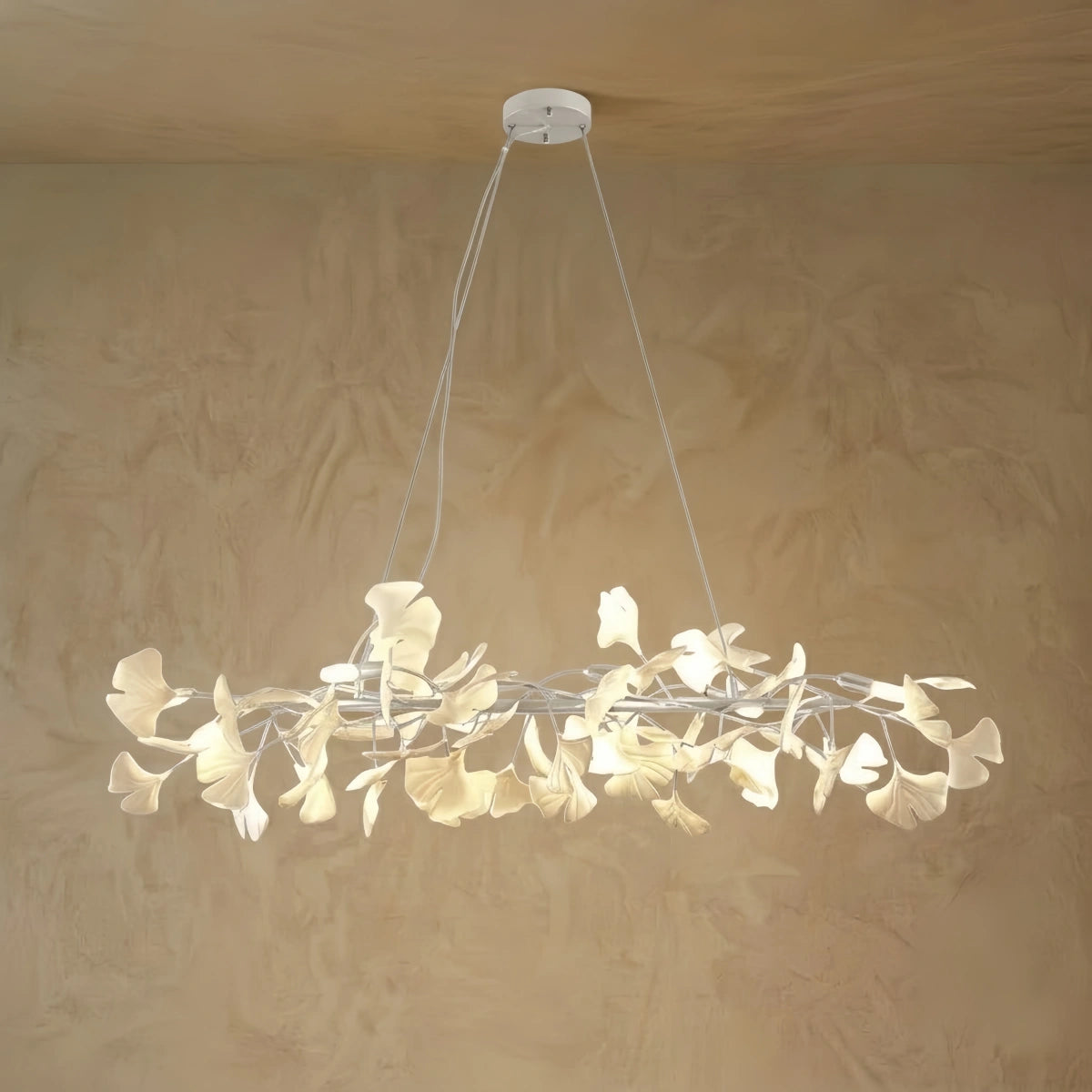 Moderner Ginkgo-Kronleuchter – Deckenleuchte mit Keramikblüten in Gold für das Esszimmer