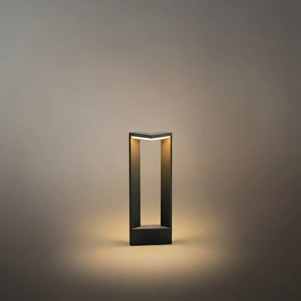 Minimalist_Right-Angle_Outdoor_Pathway_Light