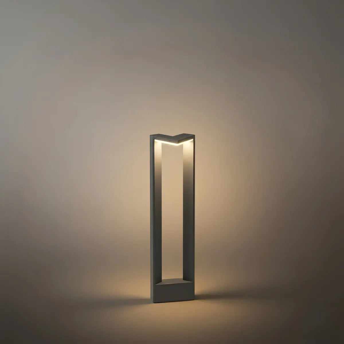 Minimalist_Right-Angle_Outdoor_Pathway_Light