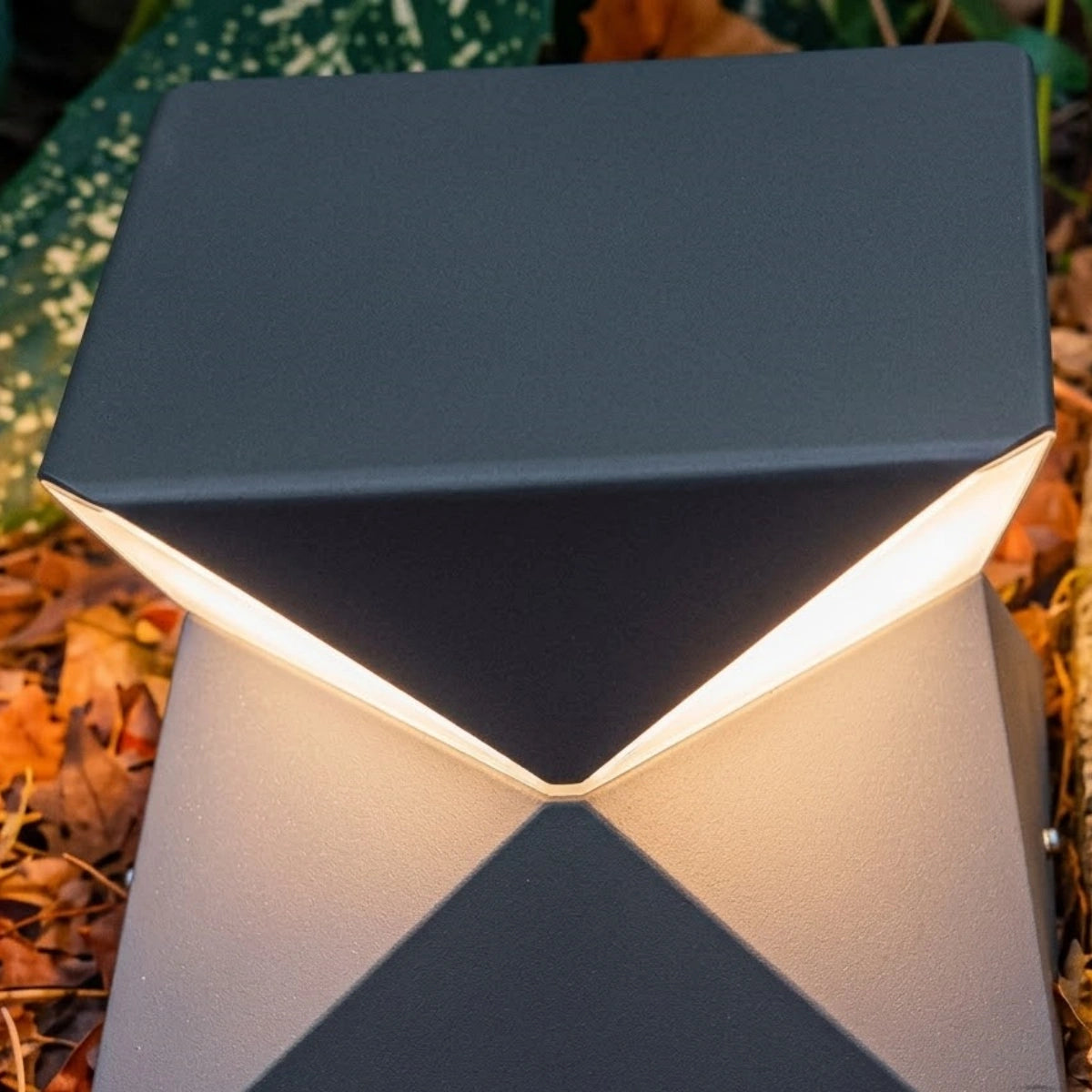 Moderne geometrische Stehleuchte für den Außenbereich – Schwarzes Metall &amp; Glas für Garten/Terrasse