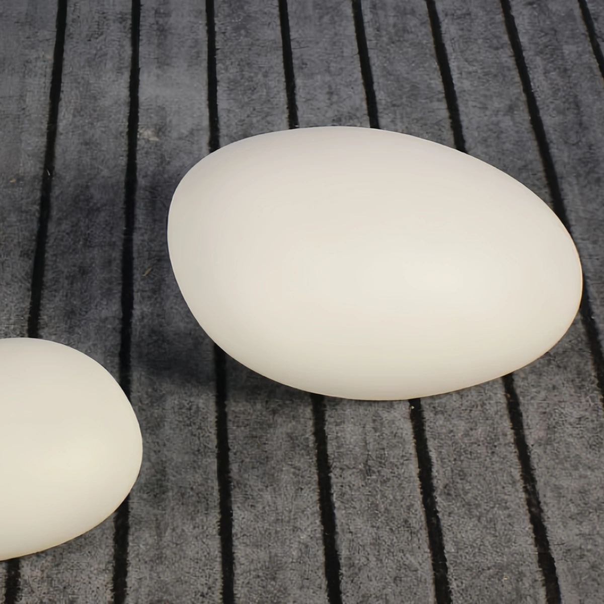 Lunara Moderne Gartenwegleuchte – Rundes Design aus weißem Acryl für den Garten