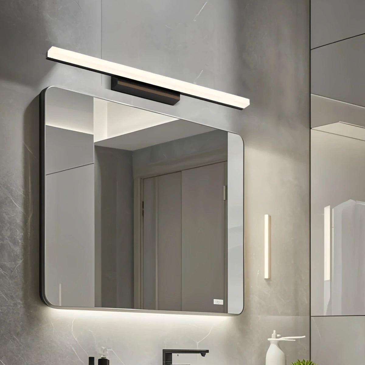 Arcato Minimalistische lineare Wandleuchte für Badezimmer – IP44 Metall in Schwarz/Chrom