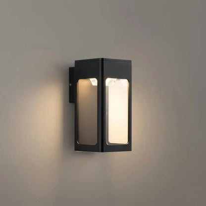 Irondale Moderne Wandleuchte für Außen – Metalllaterne mit Sensor für die Außenwand