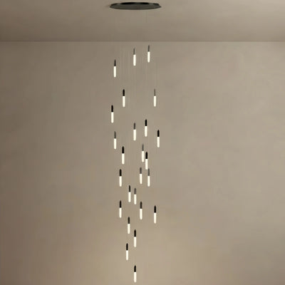 Chandelier_Reflecting_Refracting_Light_Brilliant_Staircase