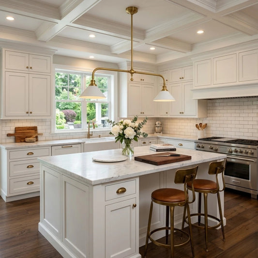 Moderne Pendelleuchte aus Messing – Insel-Kronleuchter aus weißer Keramik für die Küche