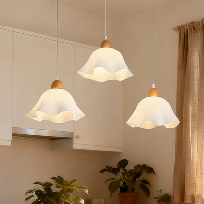 Crema Nordic Flower LED-Pendelleuchte – Weißes Holz/Acryl für das Esszimmer