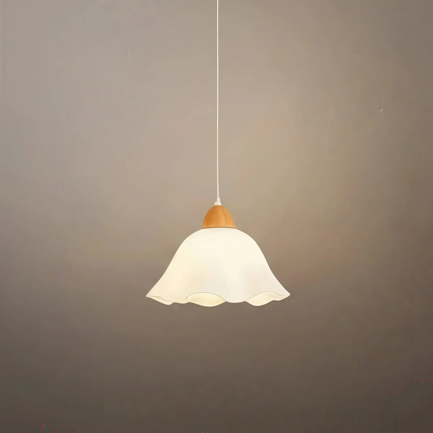 Crema Nordic Flower LED-Pendelleuchte – Weißes Holz/Acryl für das Esszimmer