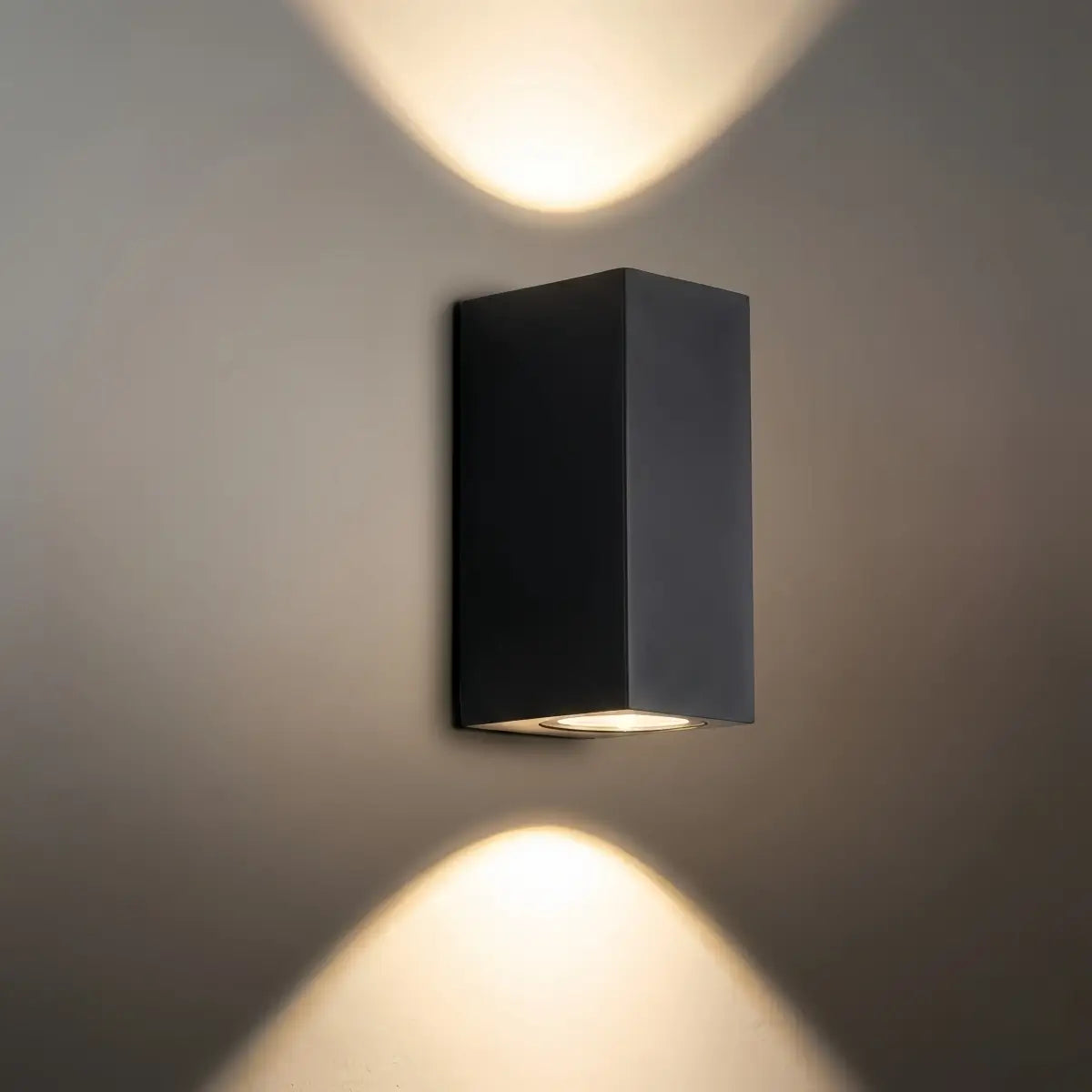Minimalist_Square_Outdoor_Wall_Lamp
