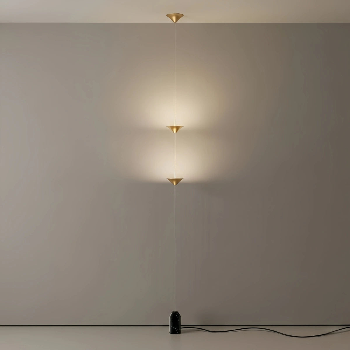 Arcato Nordic Minimalist Stehleuchte - 3-flammiges, lineares Design, volle Länge