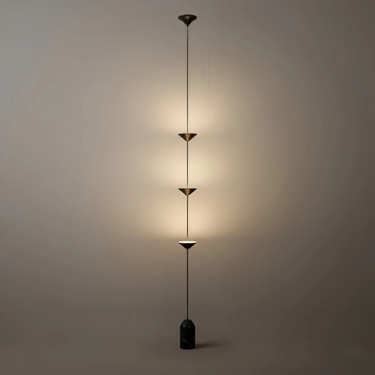Arcato Nordic Minimalist Stehleuchte - 3-flammiges, lineares Design, volle Länge