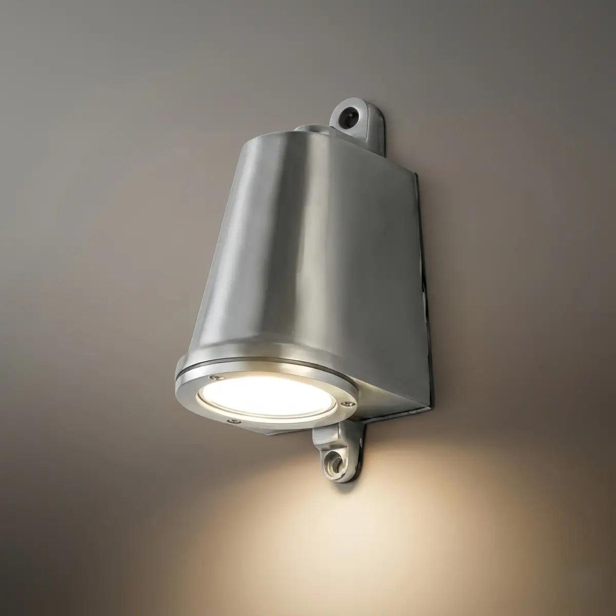 Modern_Conical_Outdoor_Wall_Lamp