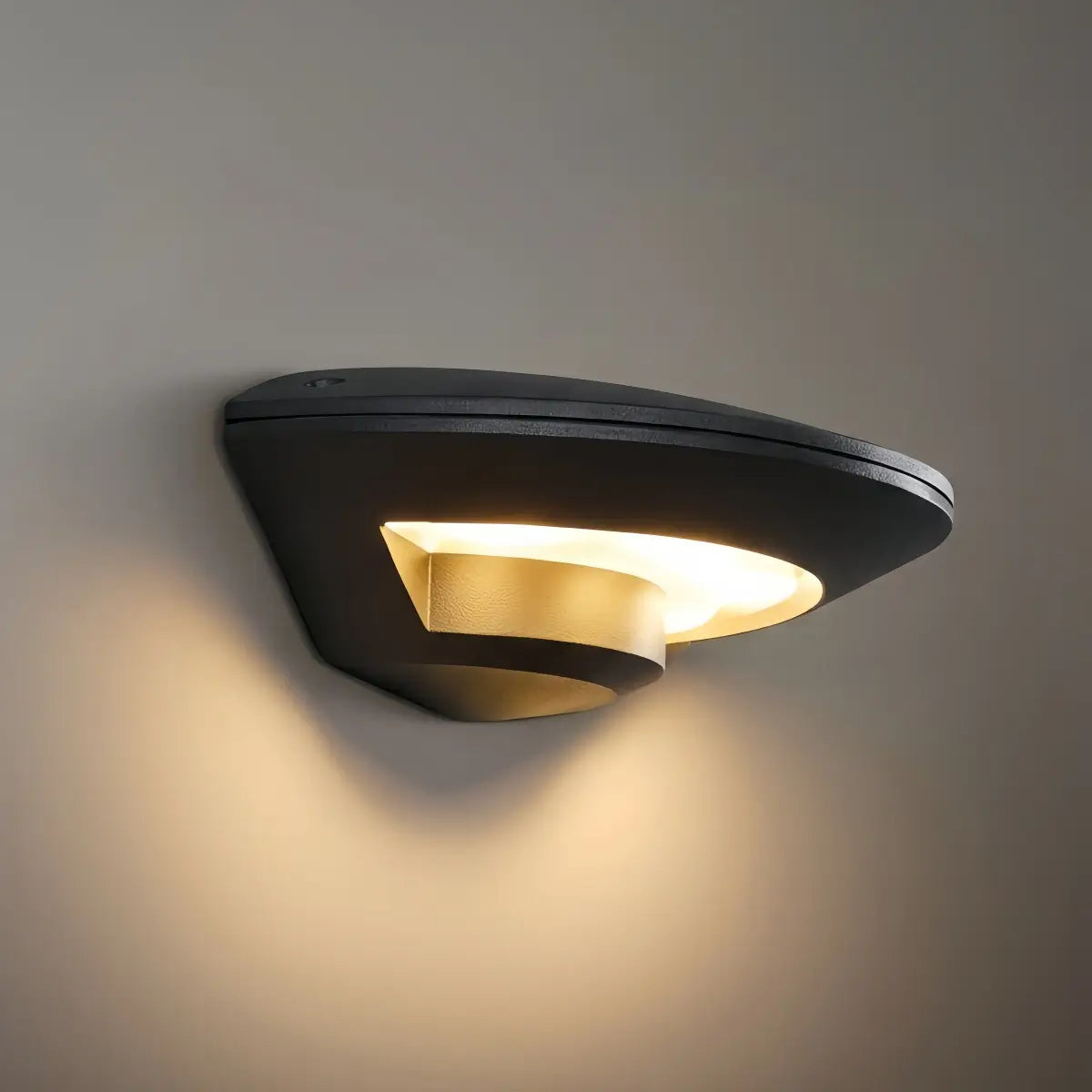 Irondale Minimalist Disc-Shaped Wall Lamp
