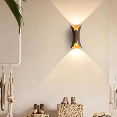 Irondale Moderne Gebogene LED-Außenwandleuchte – Wandmontierte Leuchte für Hof/Terrasse
