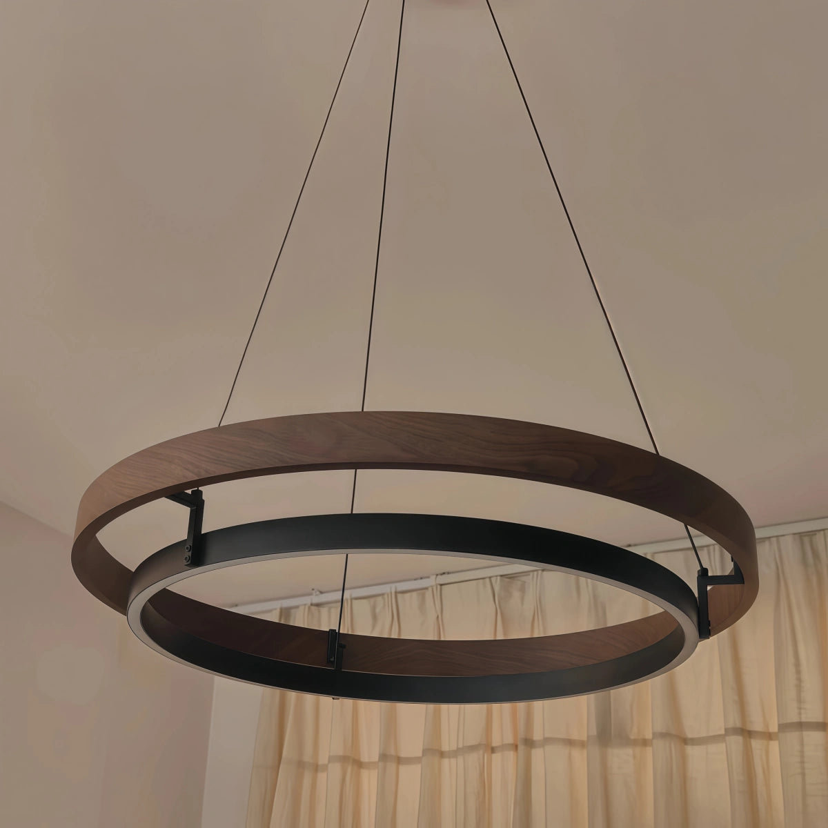 Zenno Modern Farmhouse Kronleuchter – Runde LED aus Holz und schwarzem Acryl für Esszimmer