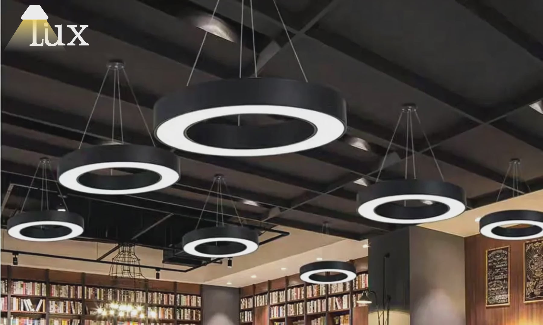 Moderne Ring-Pendelleuchte Embrace – Schwarzes Acryl für das Esszimmer
