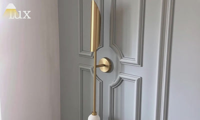Excelis Moderne lineare Wandleuchte - Goldfarbenes Metall &amp; Glas für Garten/Flur